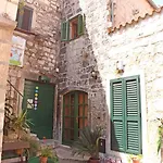 Mima Hvar *