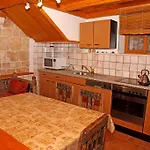 Mima Hvar *