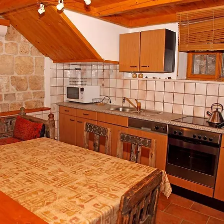 Mima Hvar *