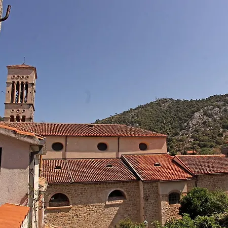 Mima Hvar *
